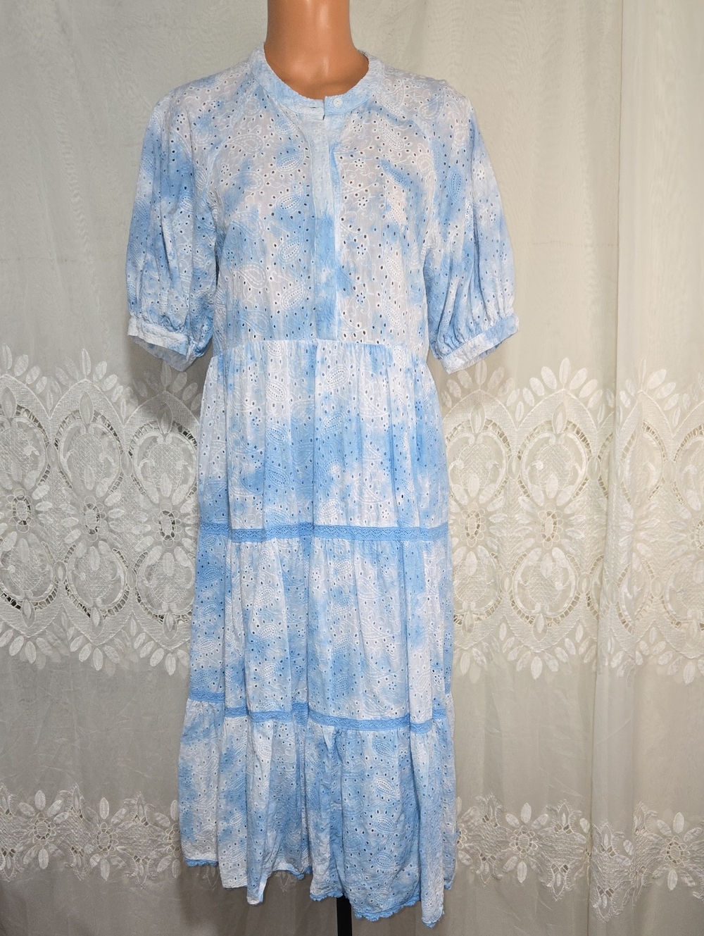 Free The Roses Eyelit Lace Blue & White Dress Size Small